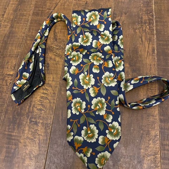 Vintage Fendi Silk Floral Tie - Picture 2 of 10